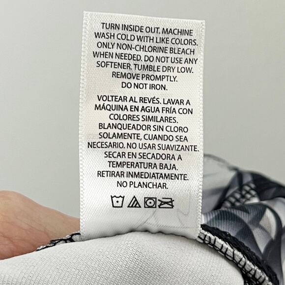 Danskin Now Women's Capri Athletic Leggings S Fitted Black White Geometric Print - Picture 10 of 10